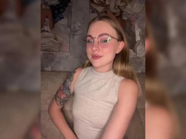 AlisaClark on BongaCams