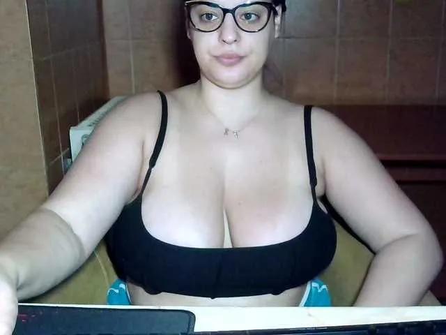MoniqQuuen on BongaCams