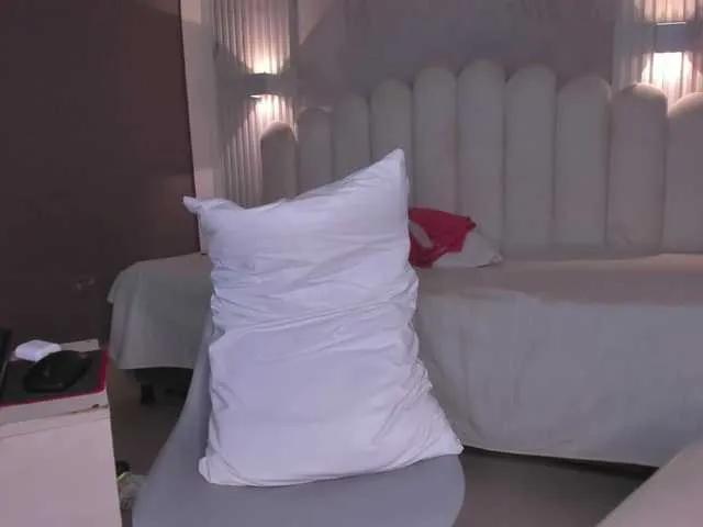 Pamela-78 — I really like to cause very strong erections and reach the maximum point of pleasure without involving my feelings.