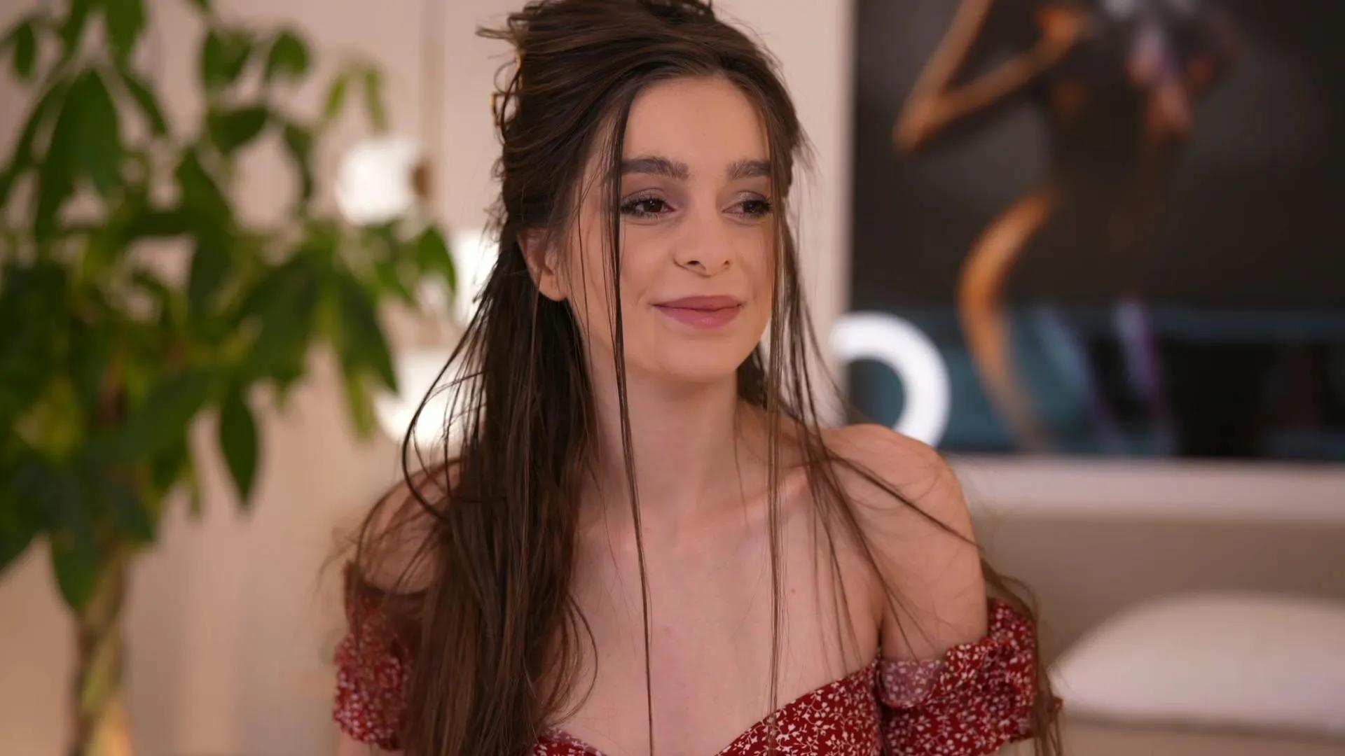 Dovia — Freechat on Cam4