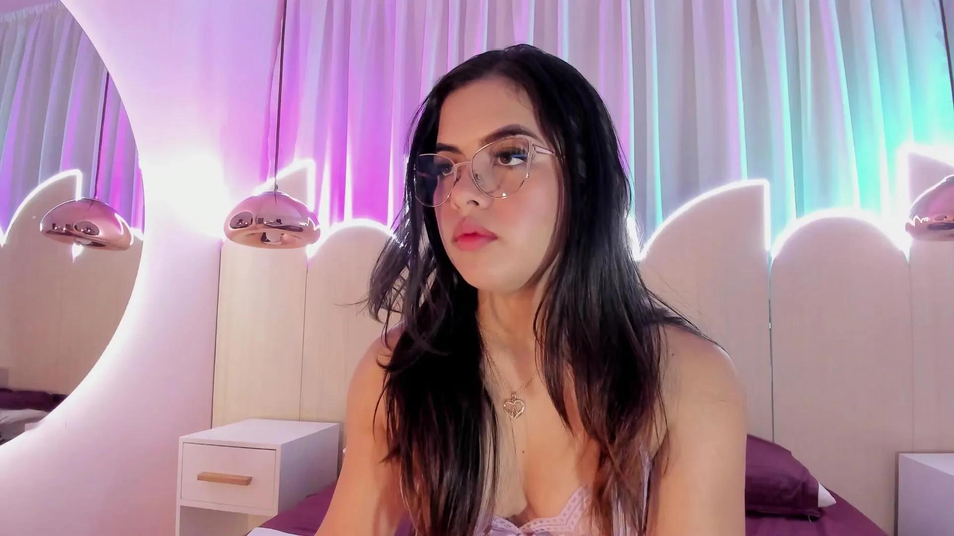 Isa_Preasley —  #masturbation #pussy #spanking #blowjob #CAM4