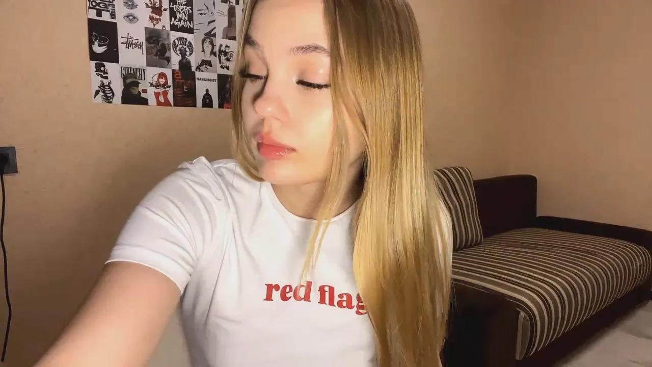 LauranUptgraft —  #bigass #armpits #masturbation #schoolgirl #pussy