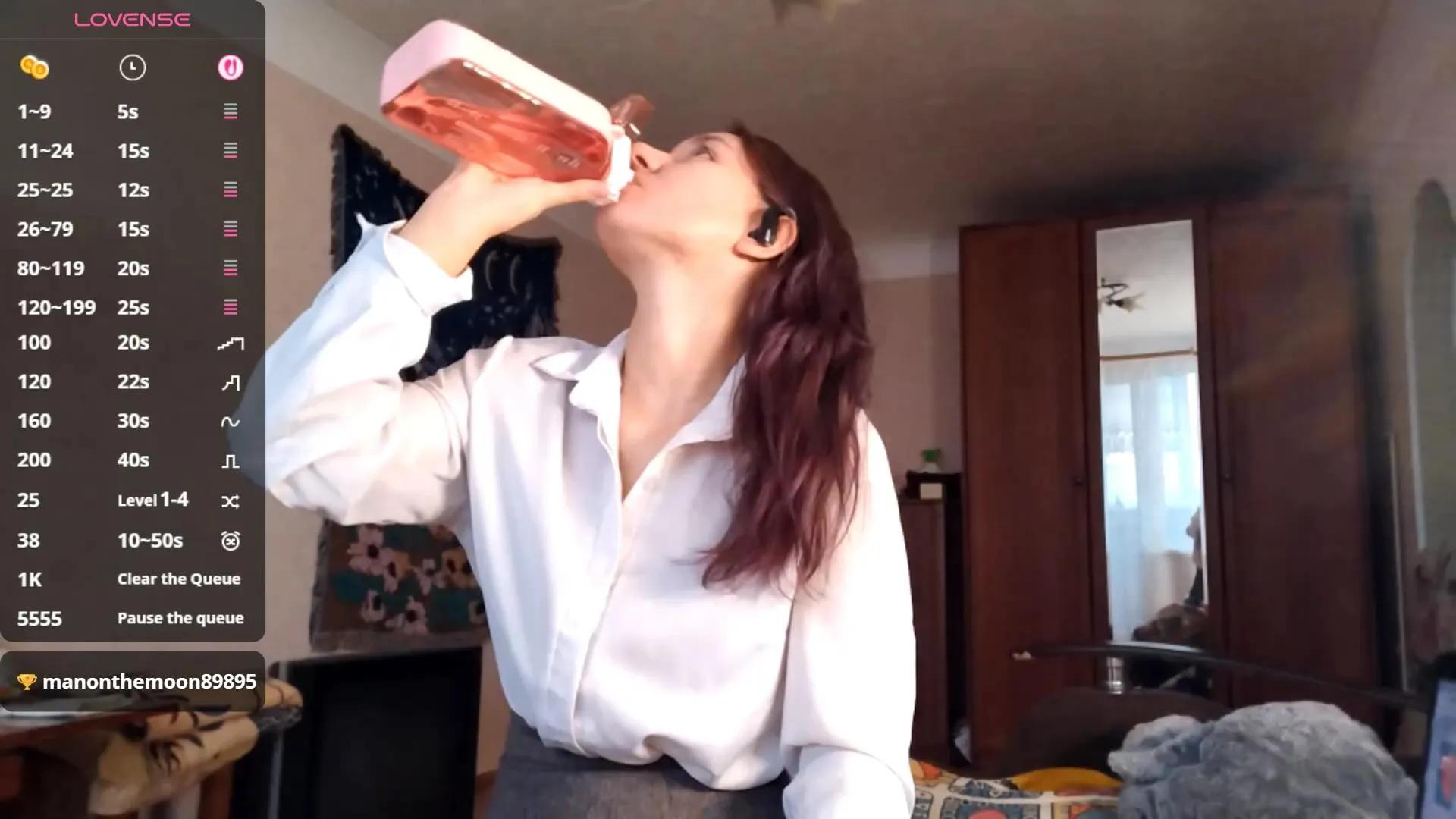 MiaLovelyOne on Cam4