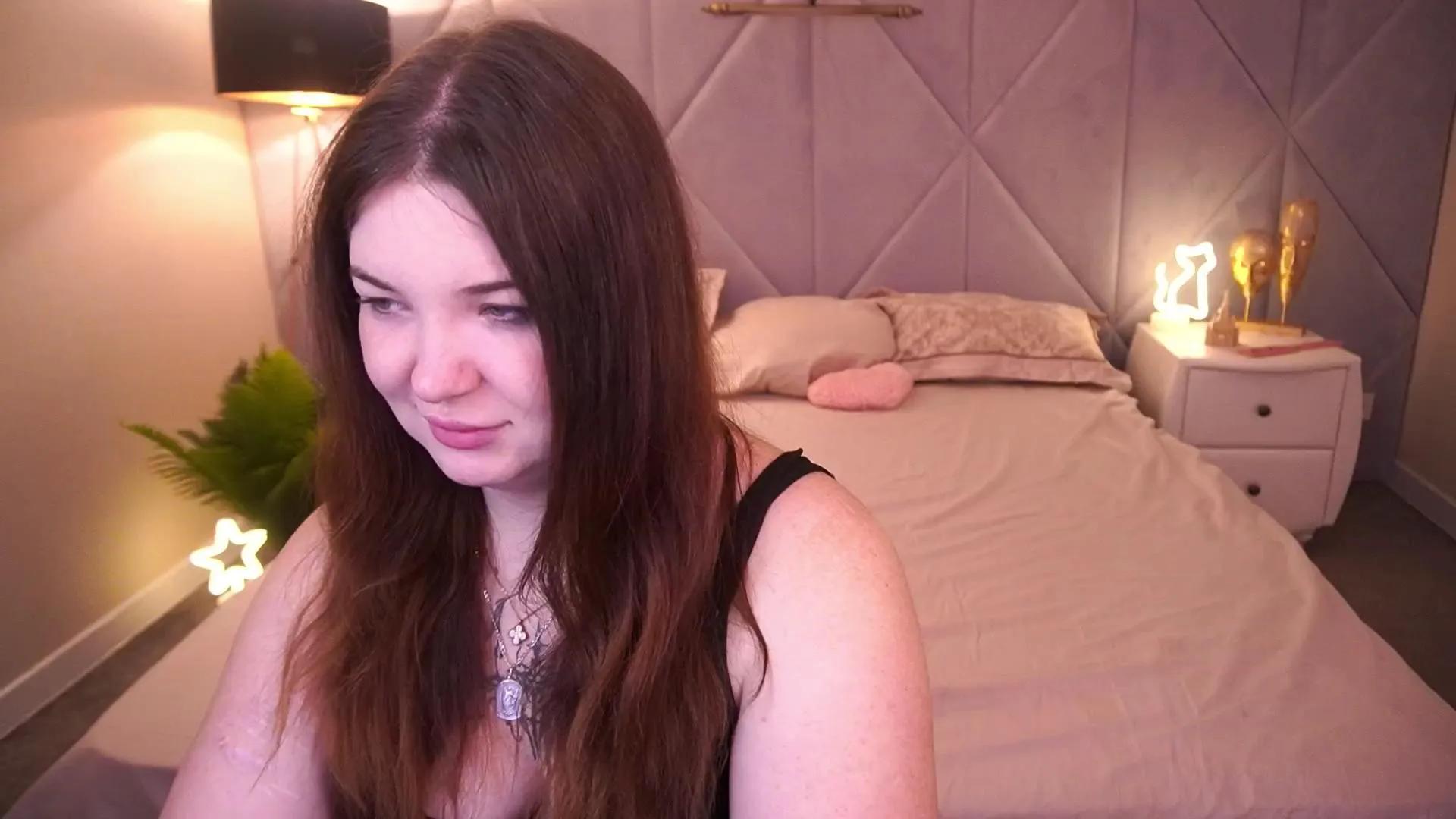 RoseMonroee — Freechat on Cam4