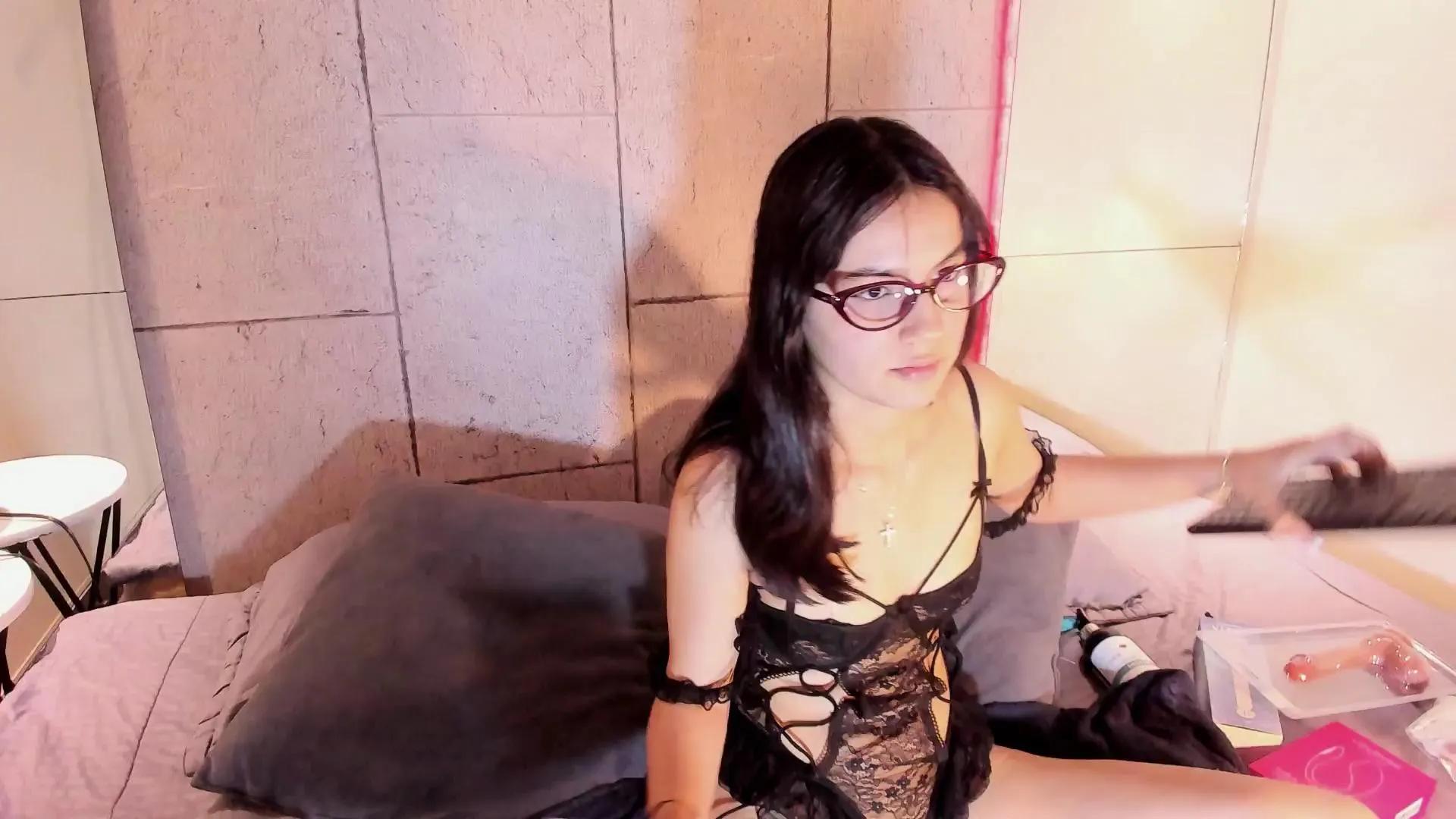 Ruby_Janee —  #deepthroat #masturbation #striptease #cute #blowjob #pussy #feet