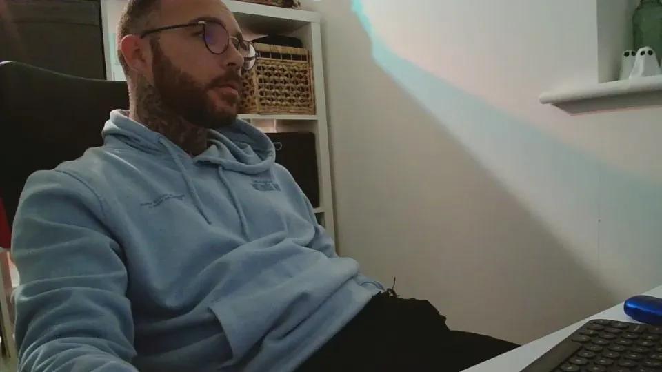 Stevie_Rai —  #masturbation #glasses #tattoos #C2C #cum #amateur #chill