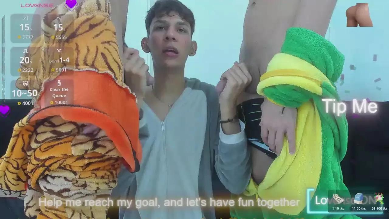 StrawwBoyss —  #smoke #C2C #analtoys #cum #threesome #bdsm #anal