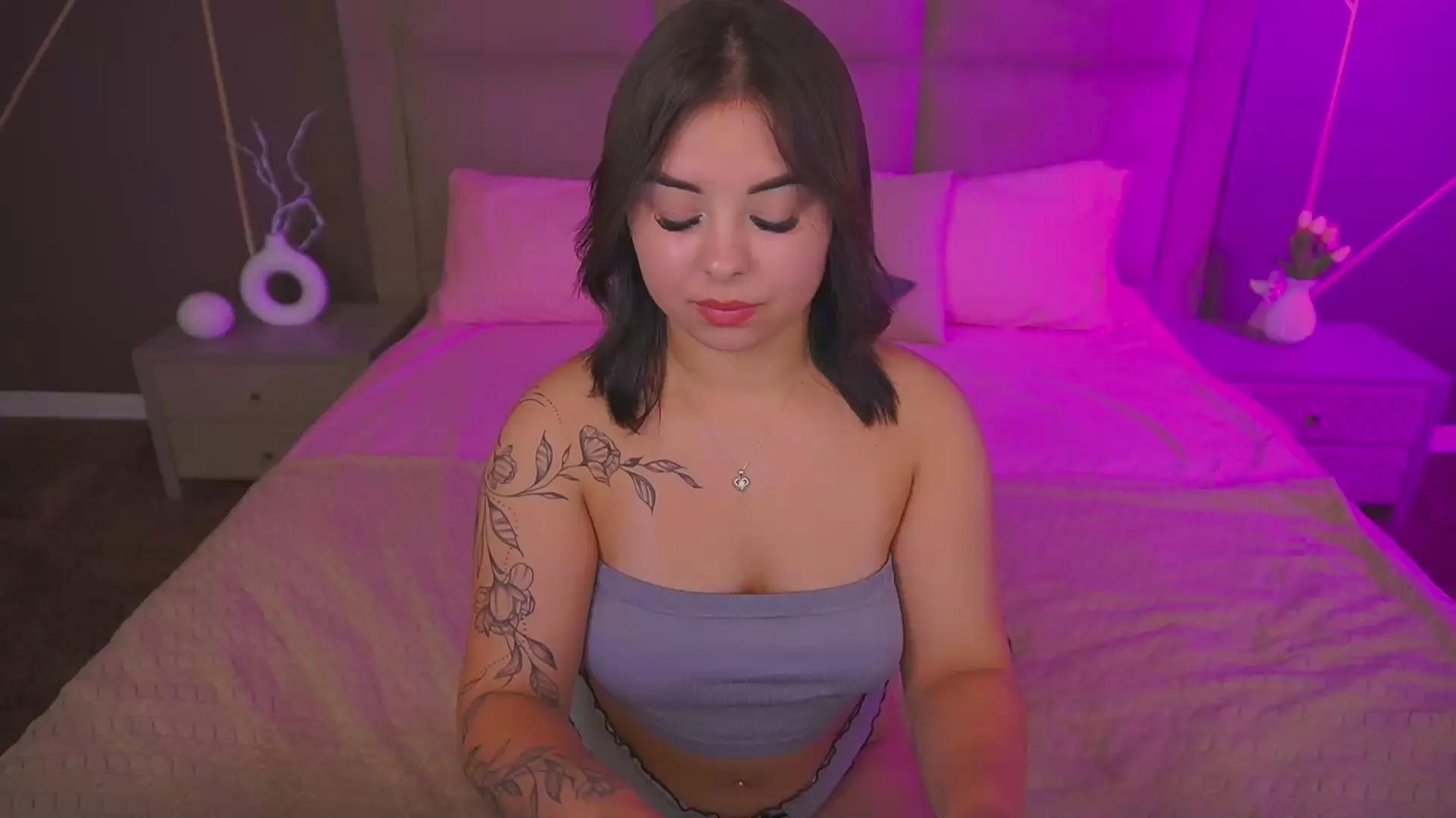 SusieWood —  #C2C #masturbation #armpits #spanking #cute #blowjob #striptease