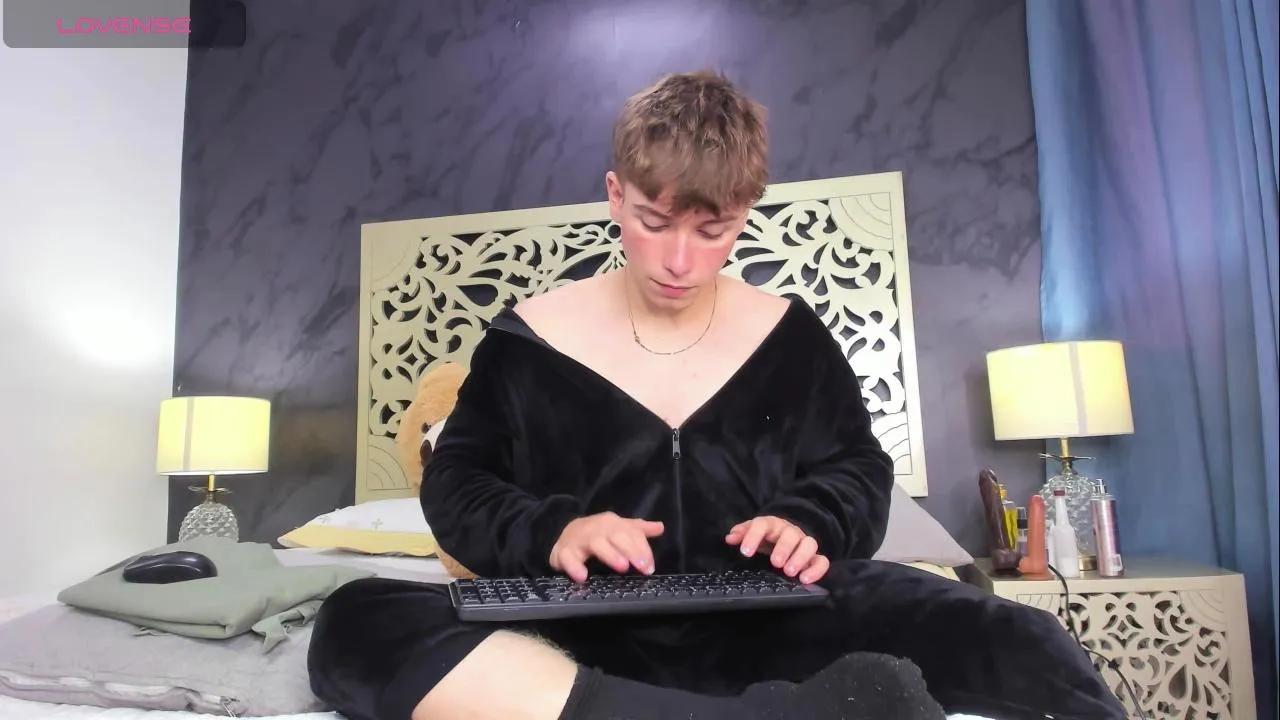 Tayler_White on Cam4