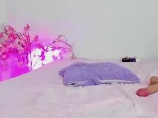 alana-111 on CamSoda 