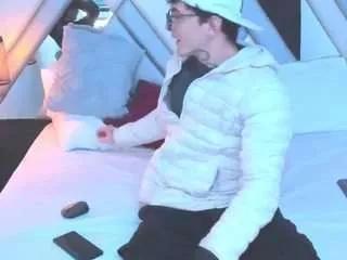 nina-passionf on CamSoda 