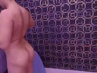 sarakaisy on CamSoda 