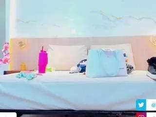 valirya-devote on CamSoda