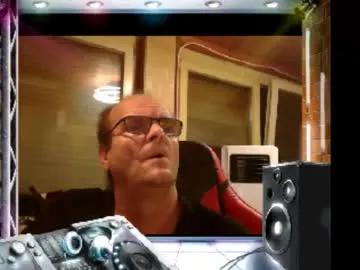 r_2d2_ — Lets hear some music together #daddy #nonude #nomakeup #music #nice