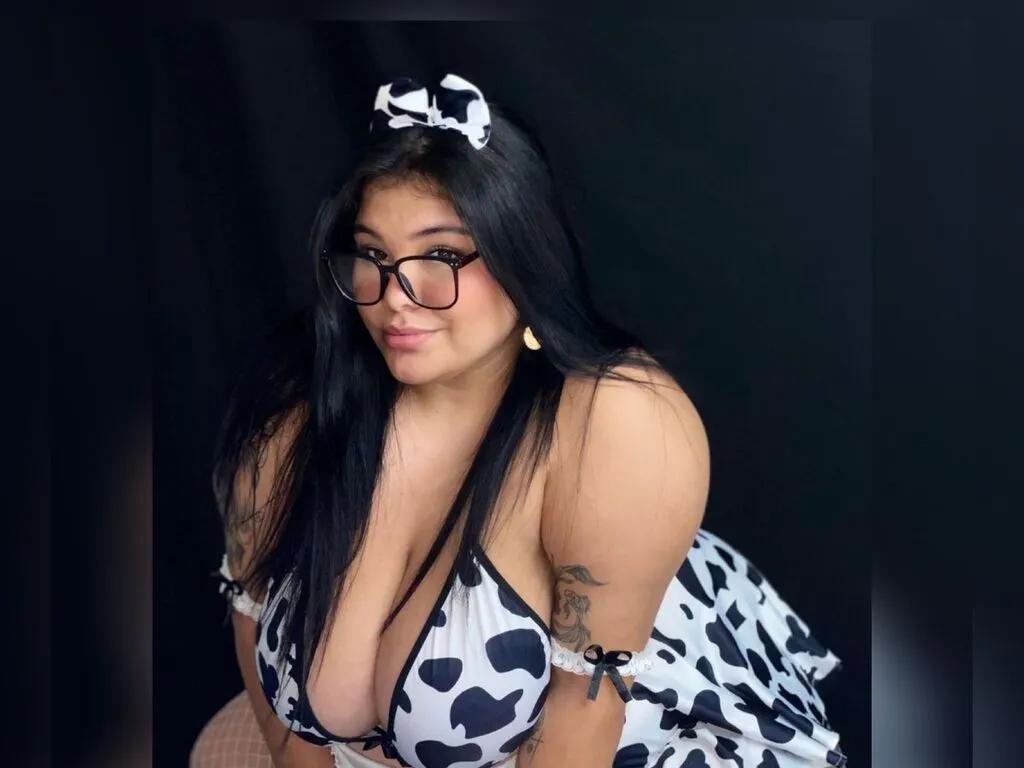 CarolineSomers — With me you will find unforgettable experiences, I give the best blowjobs with deep throat, gagging and playing with a lot of saliva, I love bouncing my huge tits, I do foot shows, role-playing games, and I specializeinbondage.