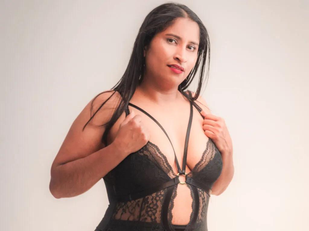 RentaFlorez — I love dancing, laughing until my stomach hurts, sunny days, chocolate ice cream, and the good vibes of real people. I'm obsessed with pretty lingerie---not just because of how it looks, but because of how powerful it makes me feel. 