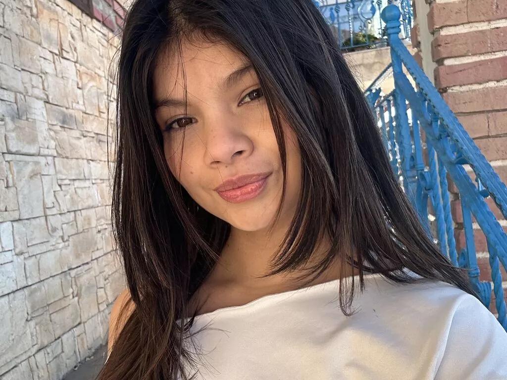 SolHill on LiveJasmin