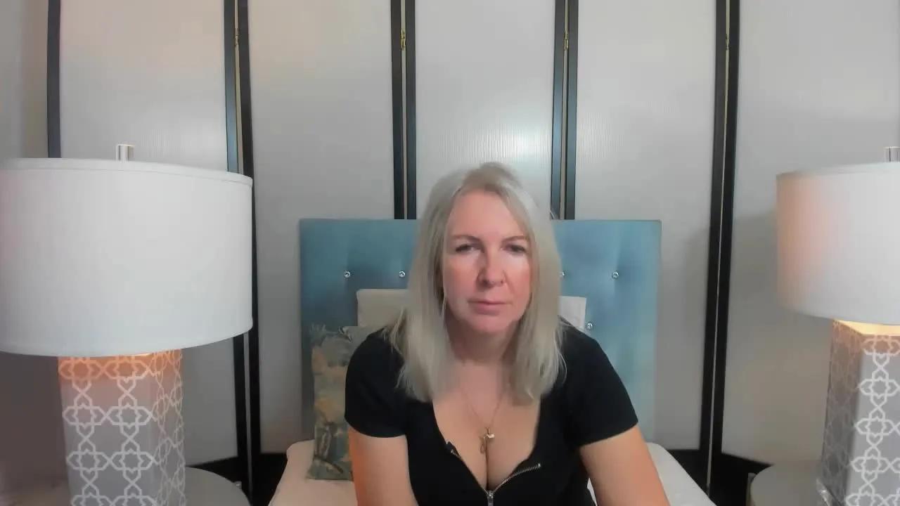 EricaWOMAN on Streamray