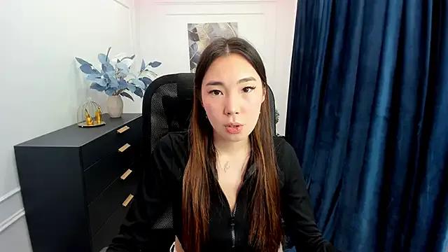 AnnaReyla on StripChat 