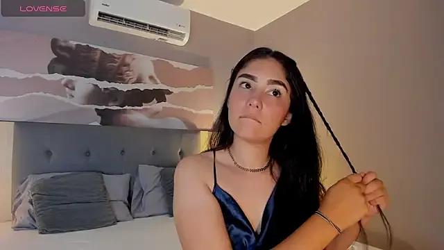 Belliinda_21 on StripChat 