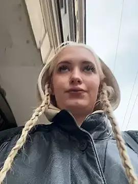 Milkyy_wway — FINGER INSIDE PUSSY SO HARD on public