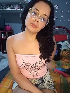 NinaSweet2 on StripChat 